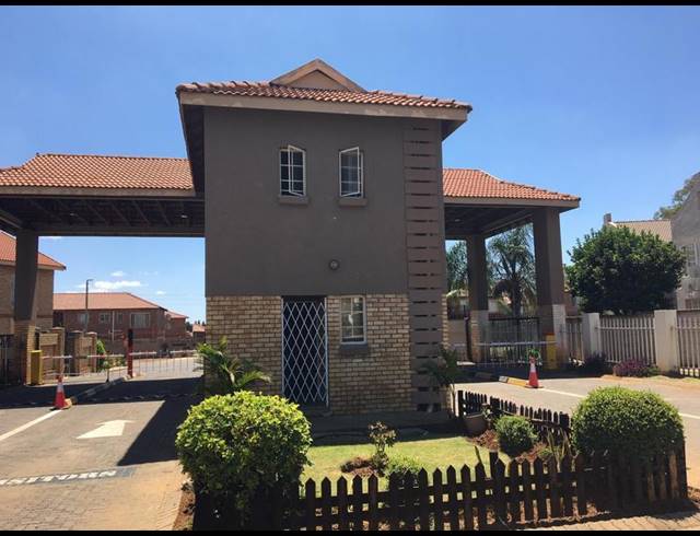 2 BEDROOM APARTMENT FOR SALE IN WATERVAL EAST